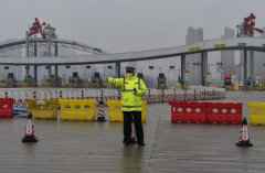 <b>最新消息：武汉“解封”3.5小时 究竟有多少人“</b>