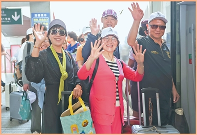 迷彩情人 银发旅游，如何适老又悦老？（深阅读·文旅新观察）